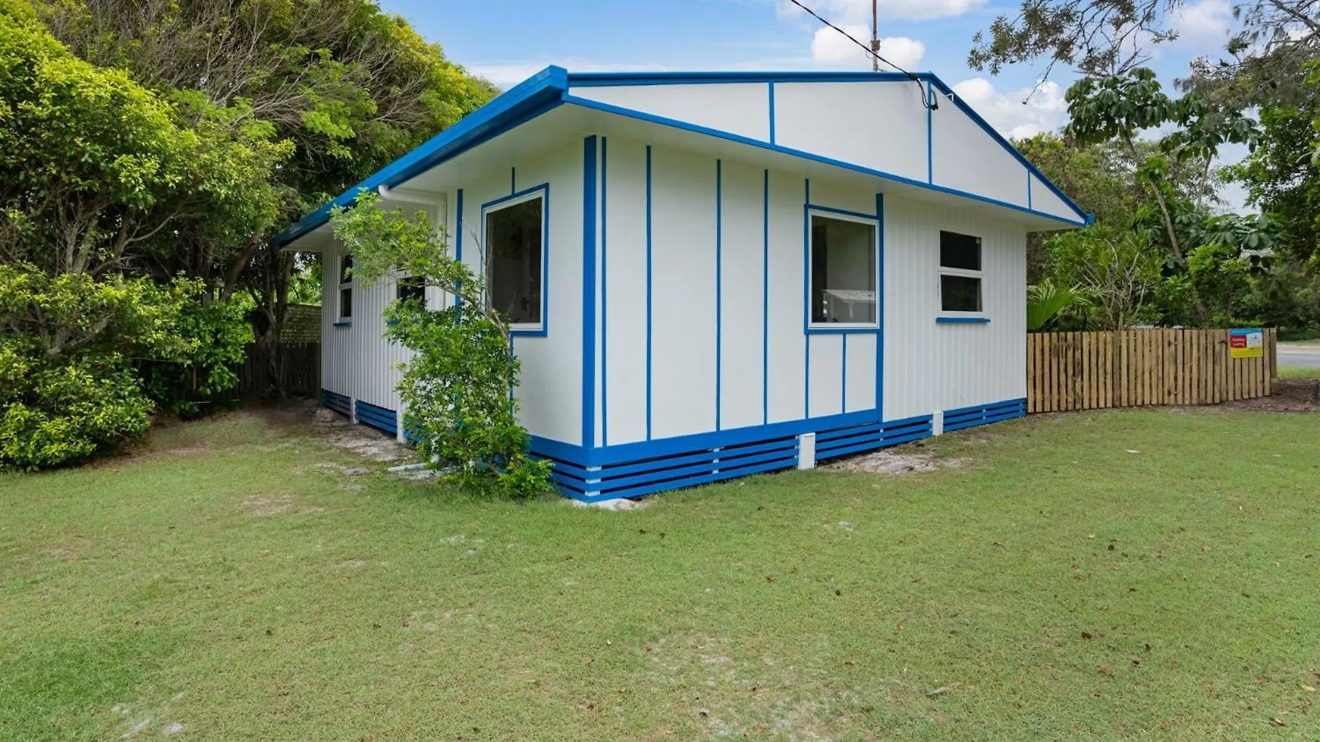 Holiday home The Shack Rainbow Beach - Pets Welcome - Fully Fenced - Close To Beach